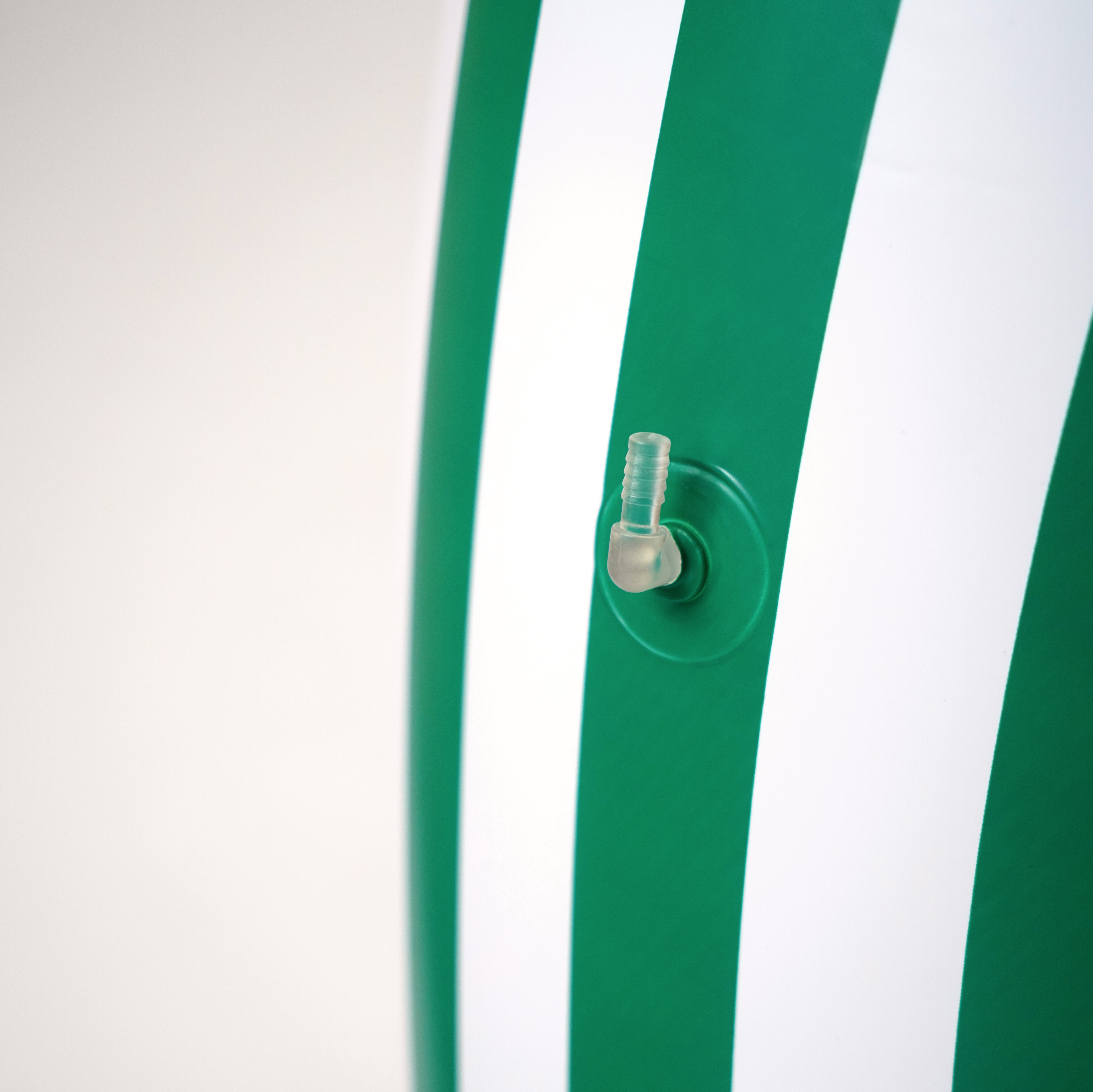 the STRIPED LIMONE Garland Arch Sprinkler