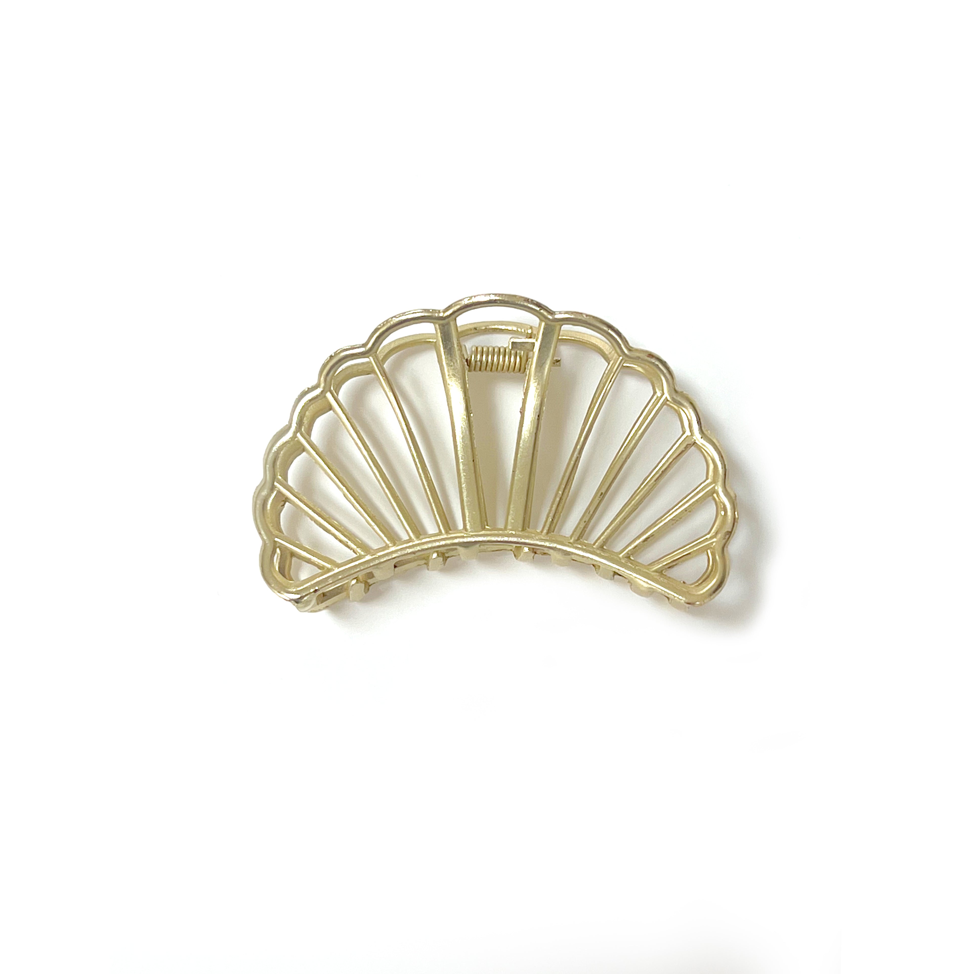 the GOLDEN SHELL Hair Clip