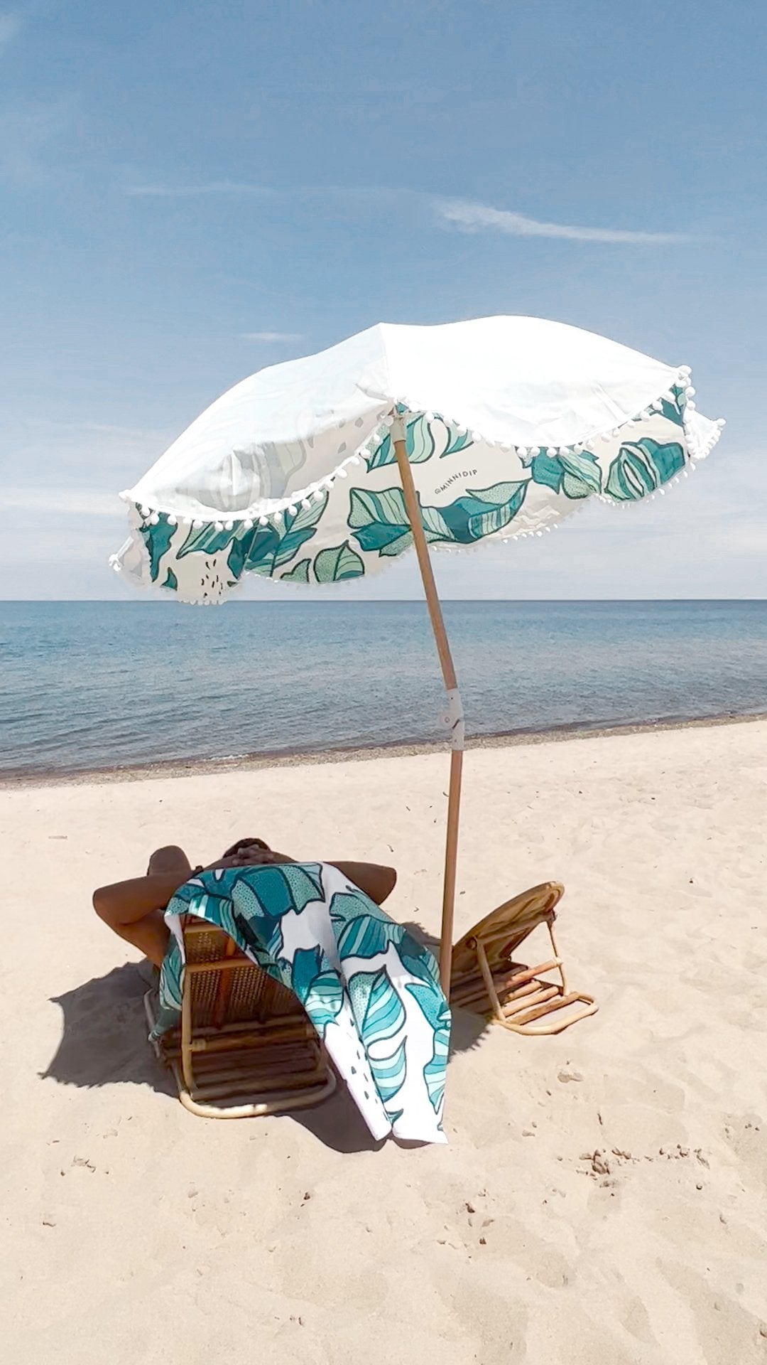 the TROPICAL PALMS Beach Umbrella