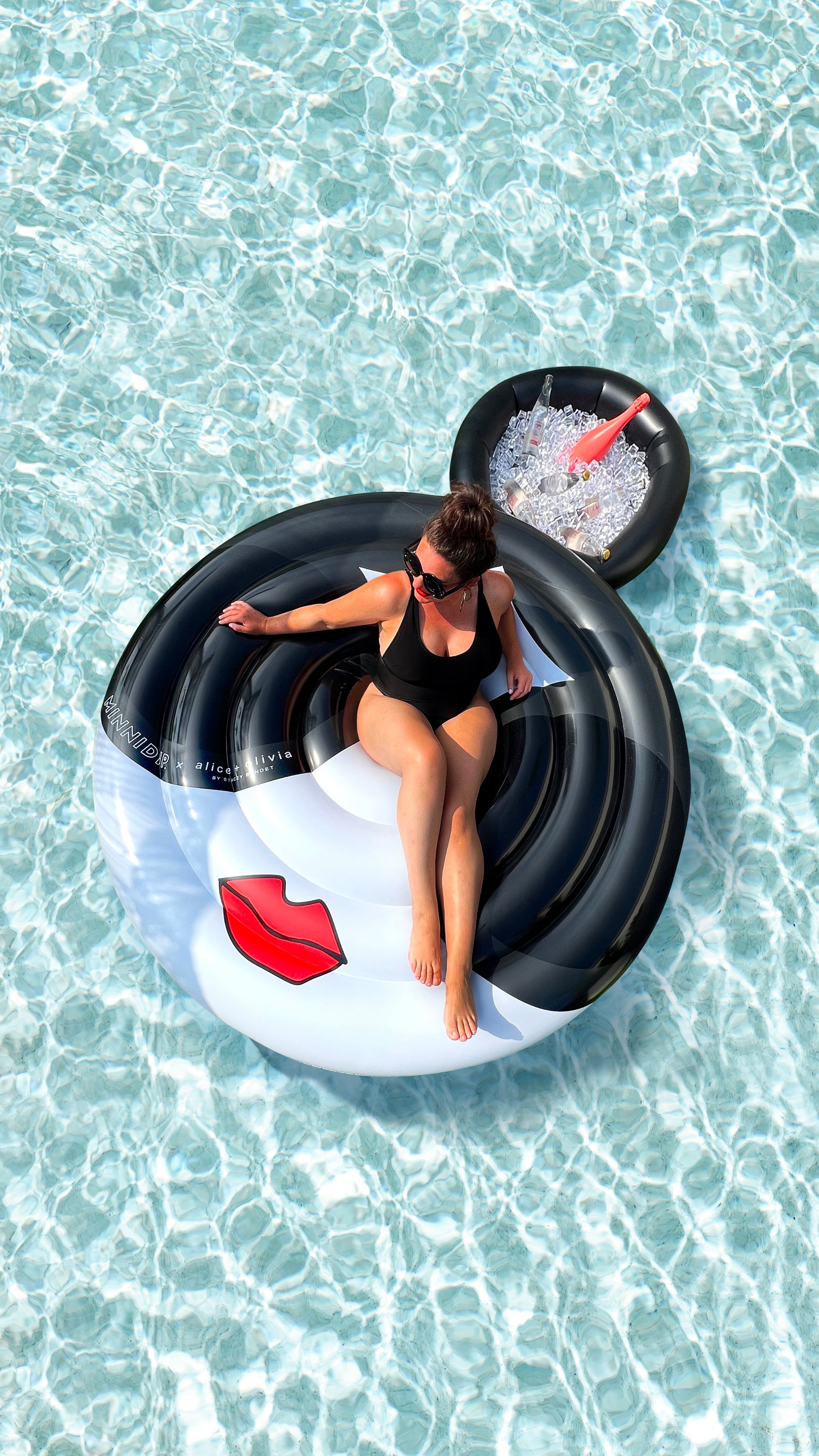 the MINNIDIP x ALICE + OLIVIA Round Float with Cooler