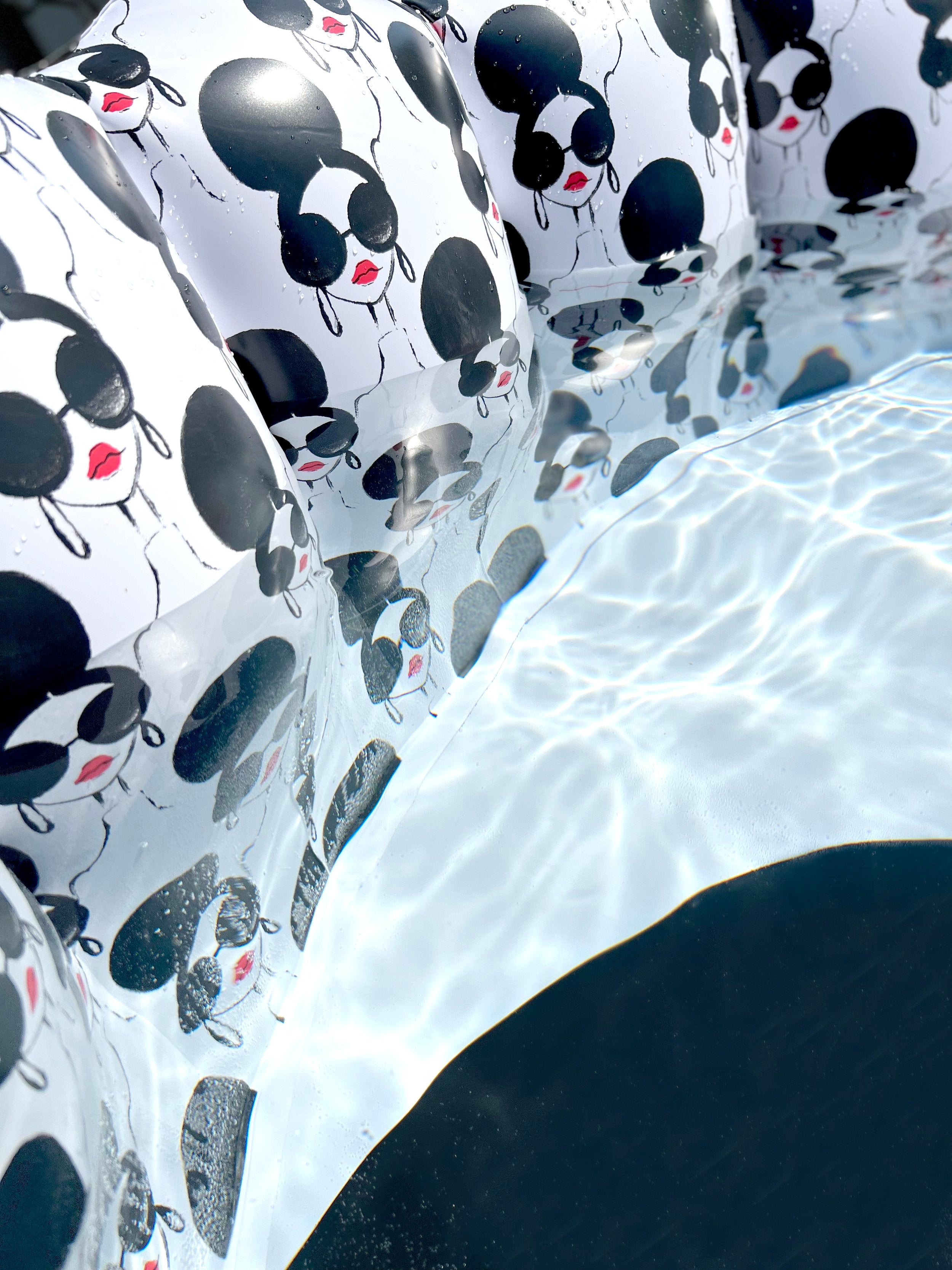 the MINNIDIP x ALICE + OLIVIA Tufted Luxe Inflatable Pool