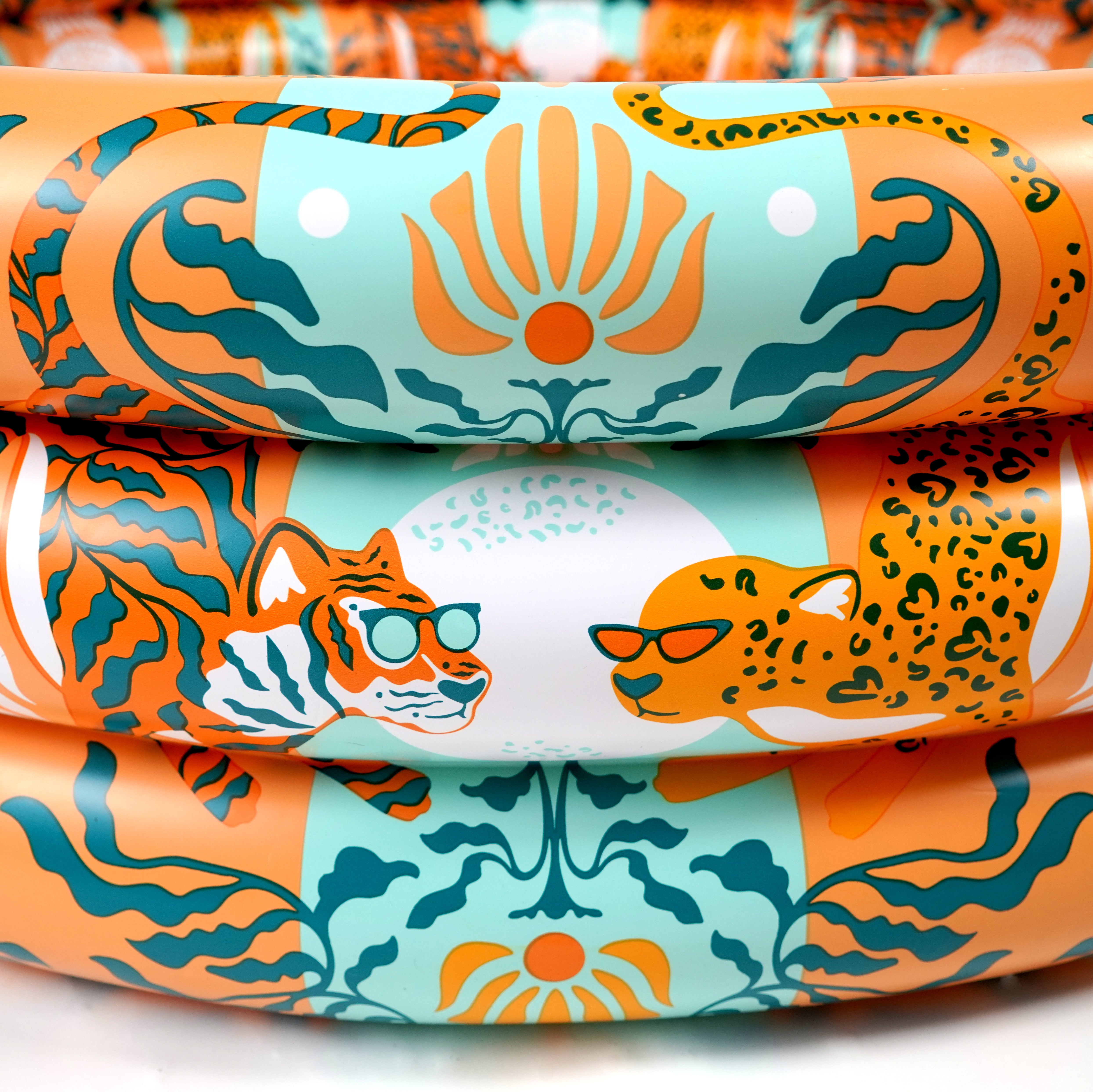 the JUNGLE OASIS luxe inflatable pool