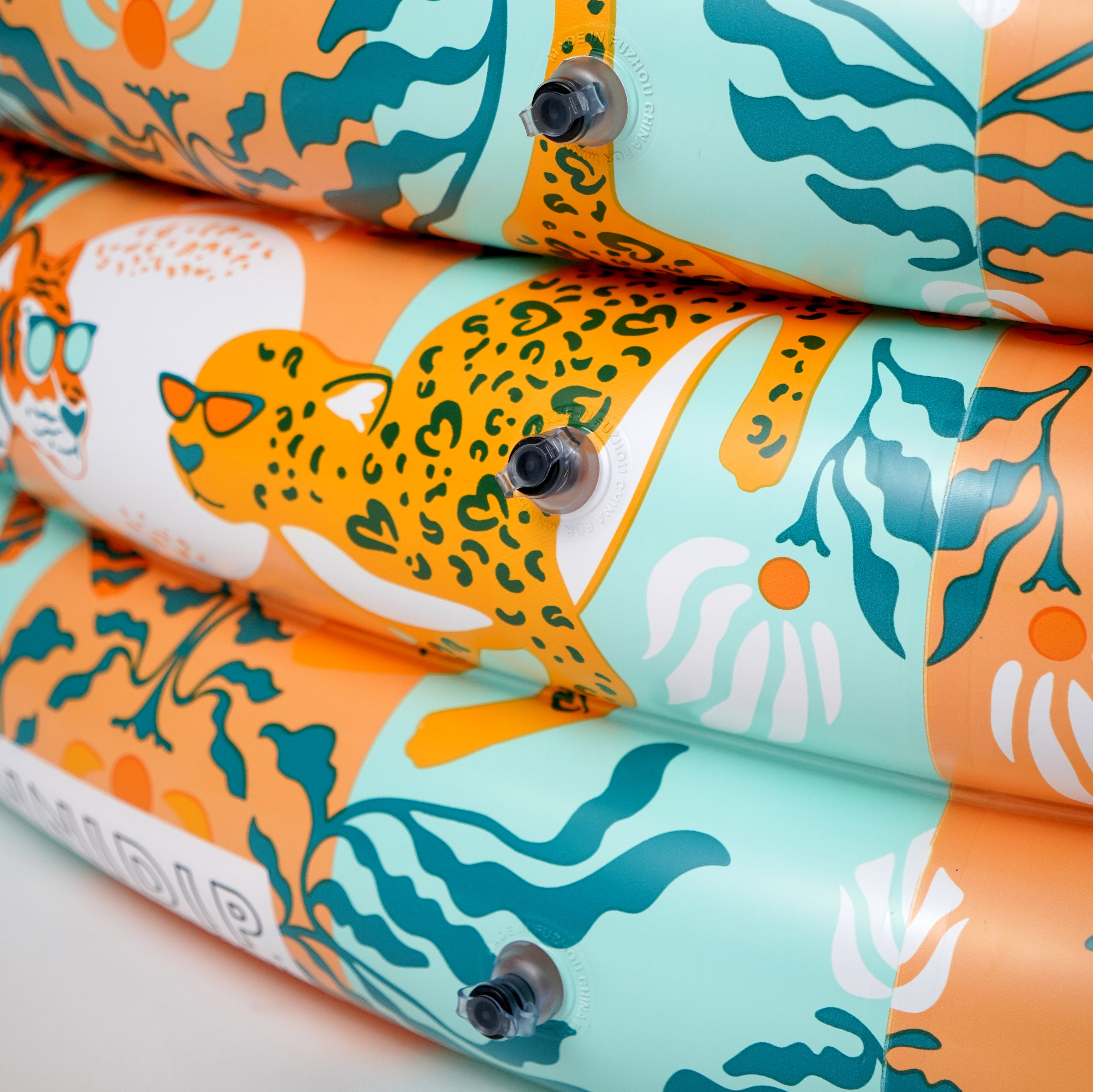 the JUNGLE OASIS luxe inflatable pool