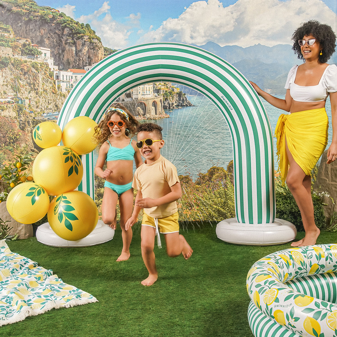 the STRIPED LIMONE Garland Arch Sprinkler