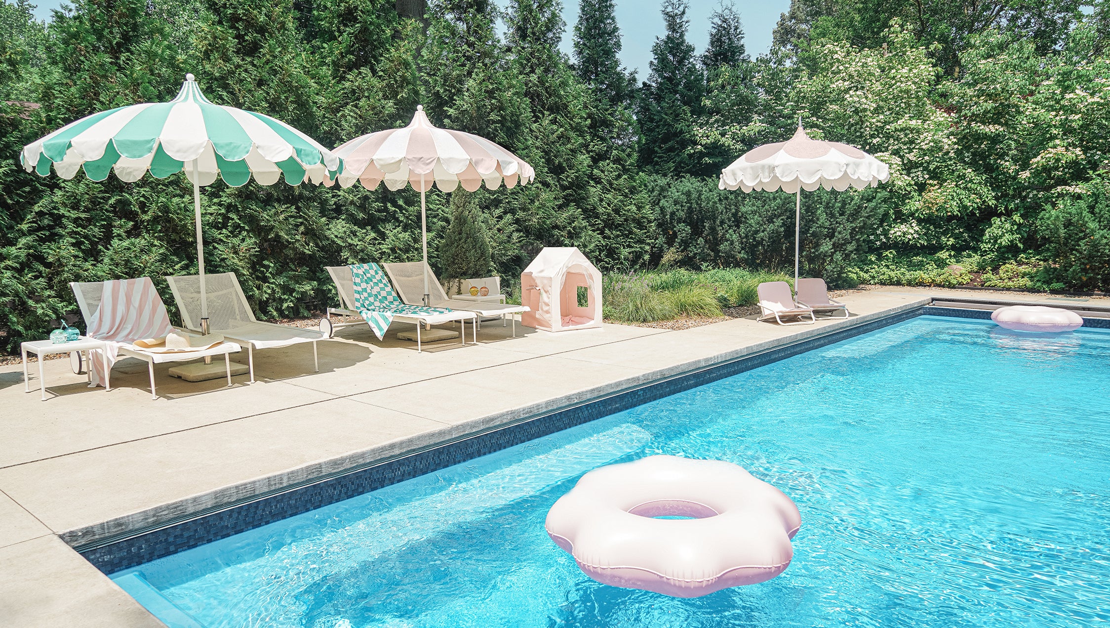 MINNIDIP is the original modern inflatable pool created by Emily Vaca