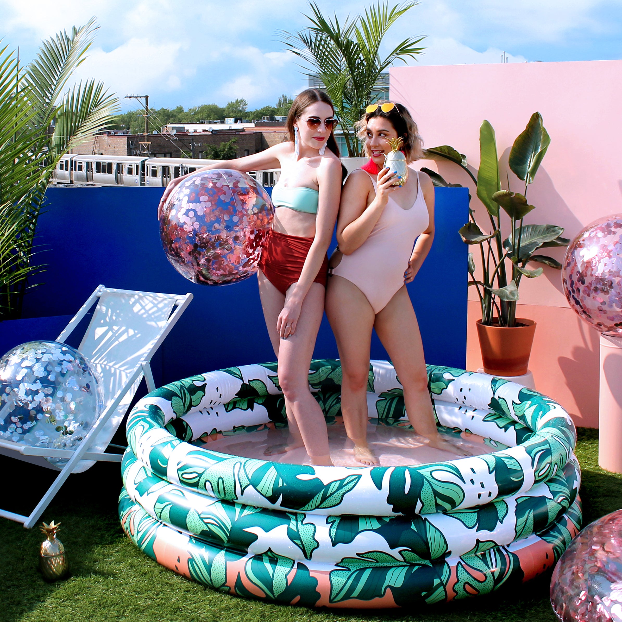 the THAT'S BANANA(LEAVE)S! luxe inflatable pool