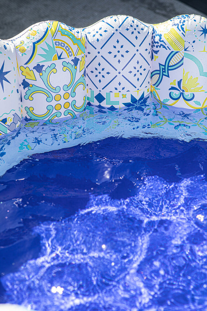 Pools & Floats